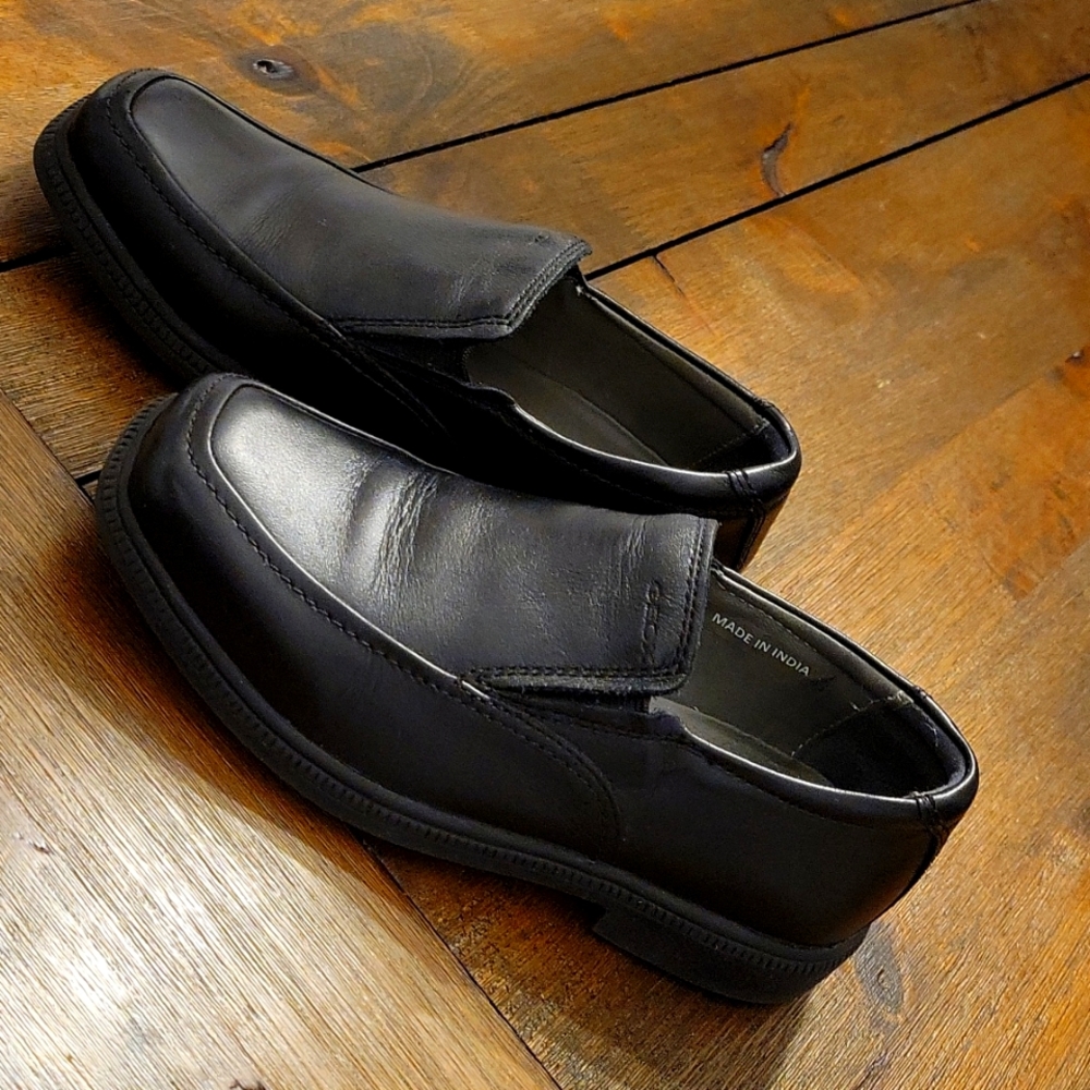 Boys Black Dress Shoe size 31 by Geox